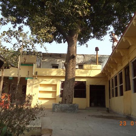 Shri Swami Sheetal Das Akhada B1-88 Assi , Near Pushkar Talab,Varanasi, Ashram Dharmshala Hotel Exterior photo