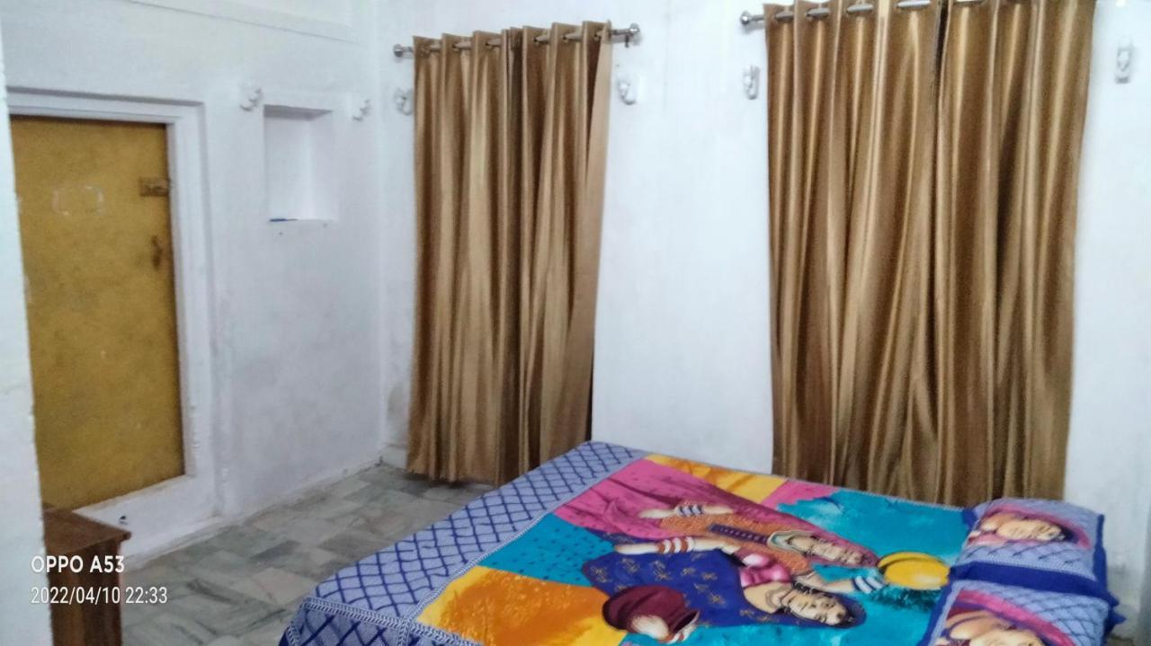 Shri Swami Sheetal Das Akhada B1-88 Assi , Near Pushkar Talab,Varanasi, Ashram Dharmshala Hotel Exterior photo