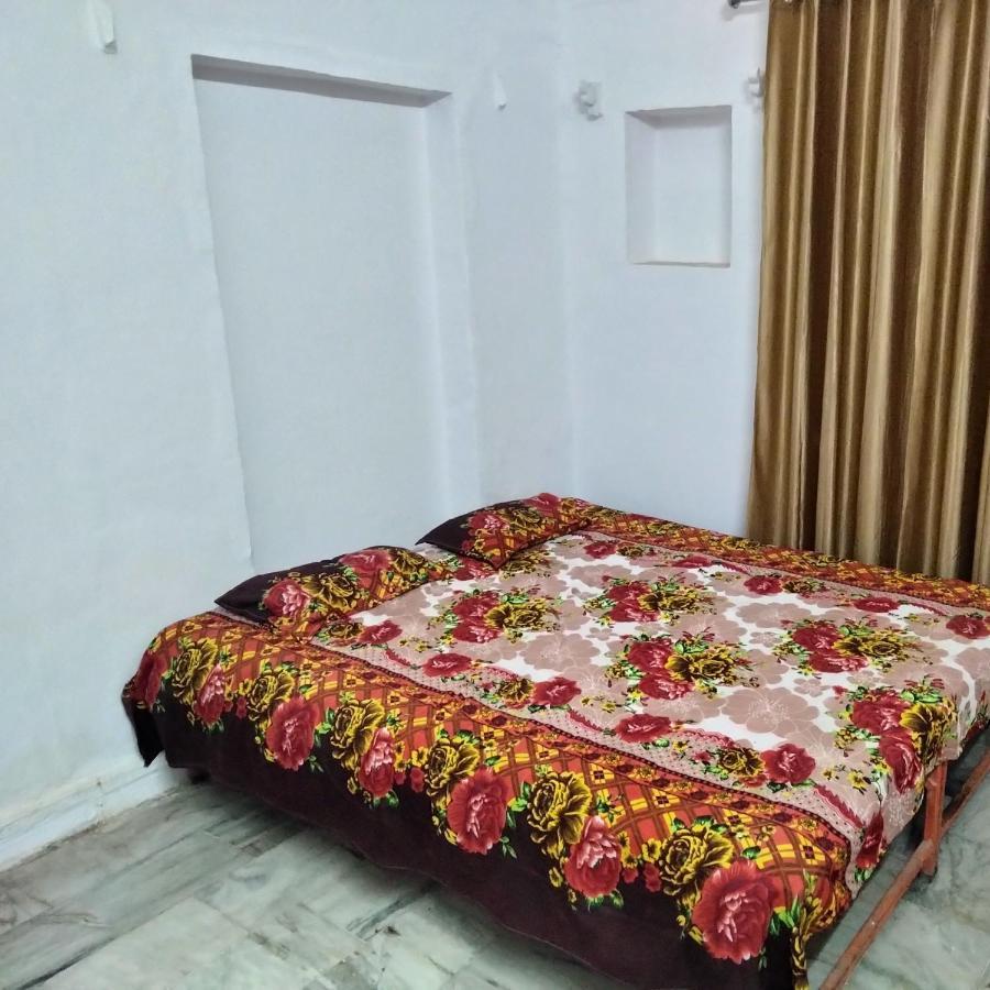 Shri Swami Sheetal Das Akhada B1-88 Assi , Near Pushkar Talab,Varanasi, Ashram Dharmshala Hotel Room photo
