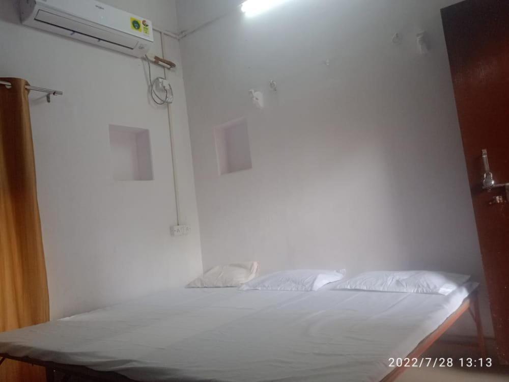 Shri Swami Sheetal Das Akhada B1-88 Assi , Near Pushkar Talab,Varanasi, Ashram Dharmshala Hotel Exterior photo