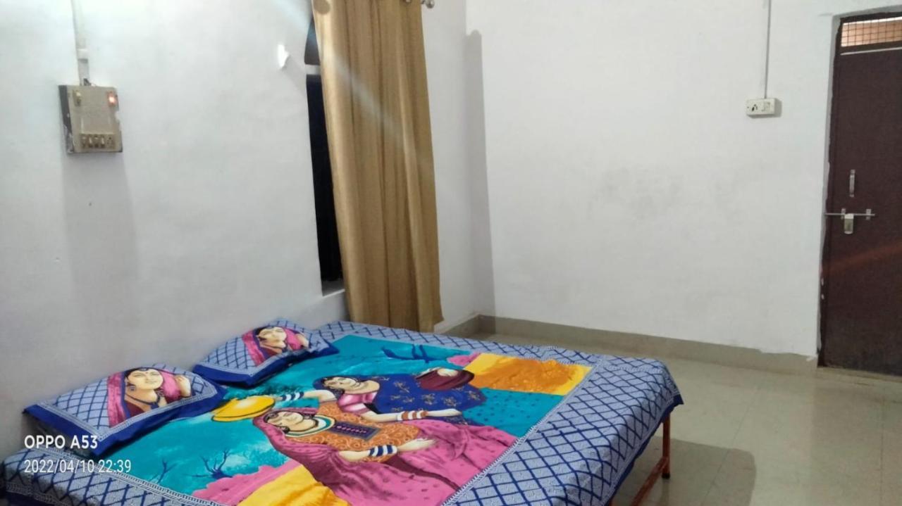 Shri Swami Sheetal Das Akhada B1-88 Assi , Near Pushkar Talab,Varanasi, Ashram Dharmshala Hotel Exterior photo