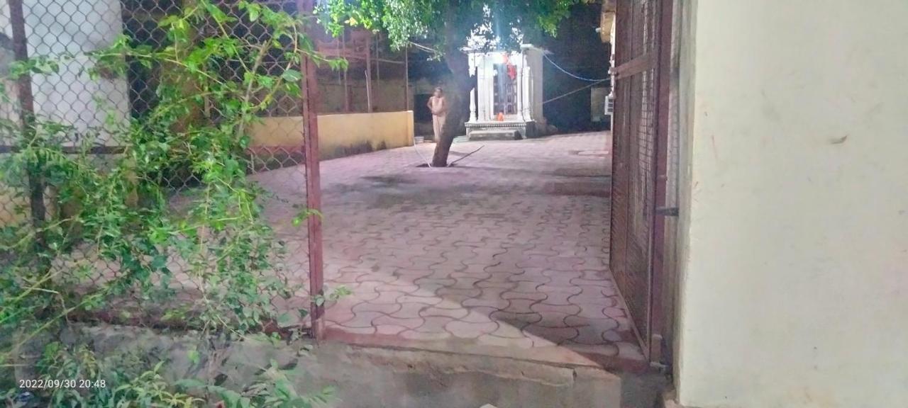 Shri Swami Sheetal Das Akhada B1-88 Assi , Near Pushkar Talab,Varanasi, Ashram Dharmshala Hotel Exterior photo