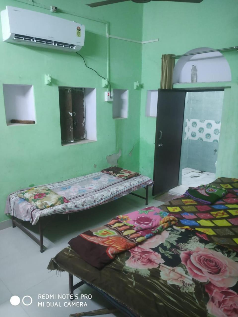Shri Swami Sheetal Das Akhada B1-88 Assi , Near Pushkar Talab,Varanasi, Ashram Dharmshala Hotel Exterior photo